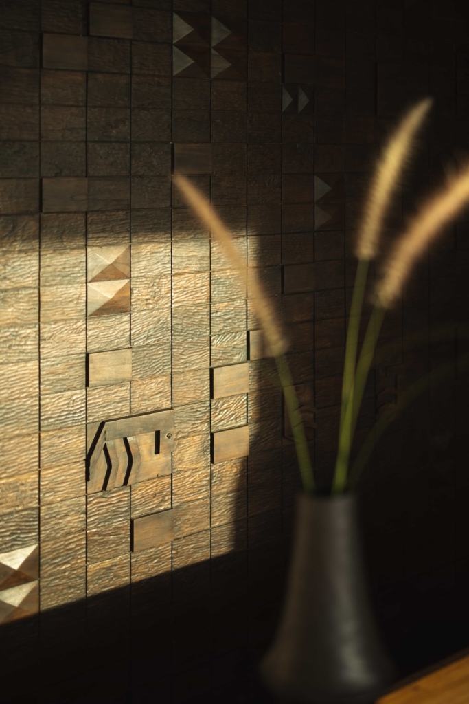CapKaroso-crved-wood-board-VillaMaghailo
